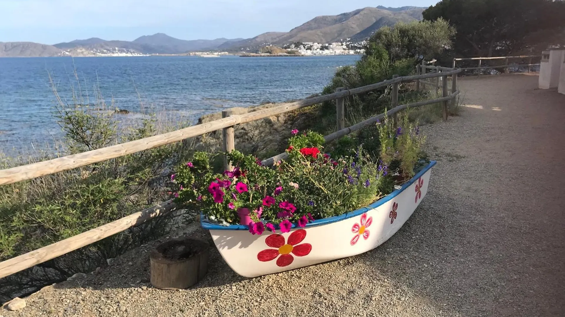 Stunning Sea Views From Luxury 4 Bed Apartment Close To Beach At Cap Ras Llanca